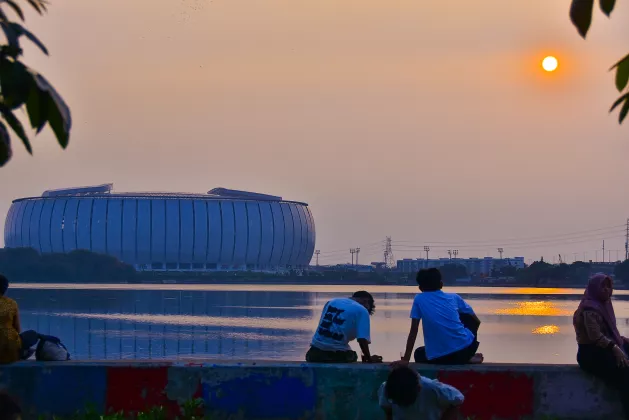 Senja Lembut yang Singgah di Danau Cincin