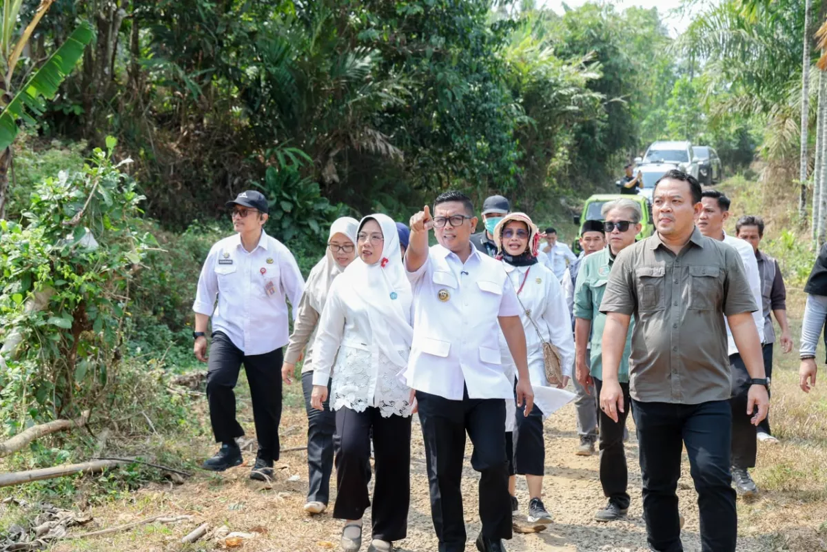 Tinjau Jalan Kampung Buluh, Gubernur Andra Soni Pastikan Segara Dibangun Melalui Program Bang Andra