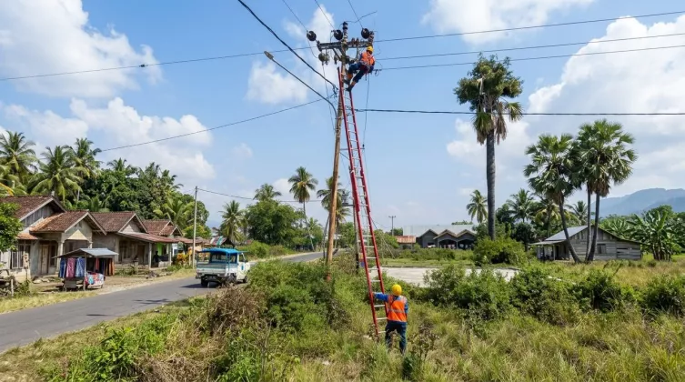 PLN Percepat Pemulihan, Fasilitas Umum dan Vital di Flores Dipastikan Teraliri Listrik