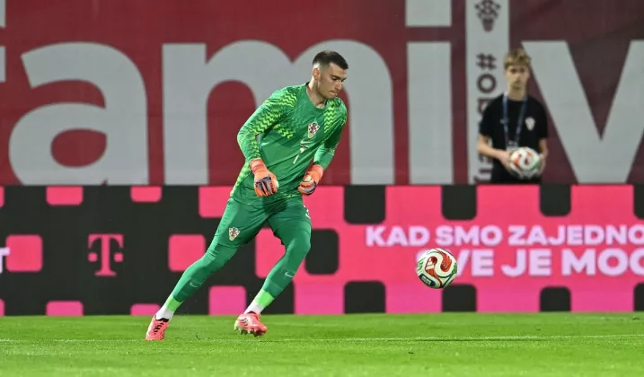 Dominik Livakovic Masuk Radar Transfer Barcelona: Beli, Pinjamkan, Lalu Petik Hasilnya!