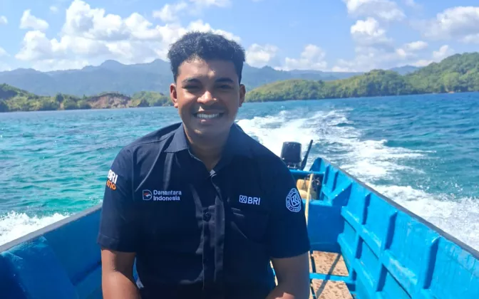 Menembus Ombak, Mantri BRI Hadirkan Layanan Perbankan di Kepulauan Maluku Utara