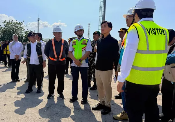 Wapres Gibran Tinjau Pelabuhan Maumere Pascagempa, Pelindo Pastikan Operasional Tetap Berjalan