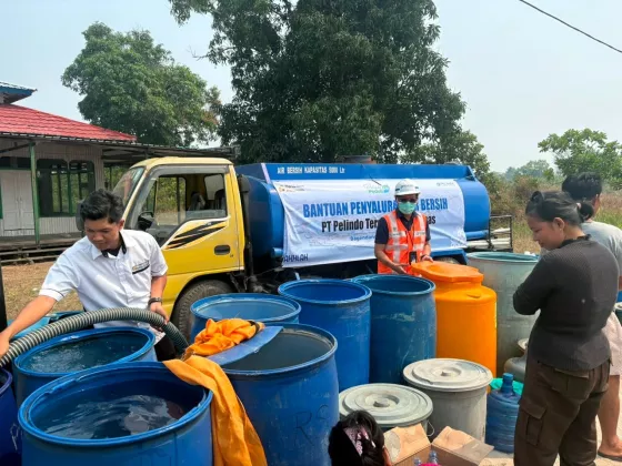 Tanggap Bencana Kemarau dan Kabut Asap Kalimantan, Pelindo Salurkan 70 Tangki Air Bersih dan Masker ke Warga