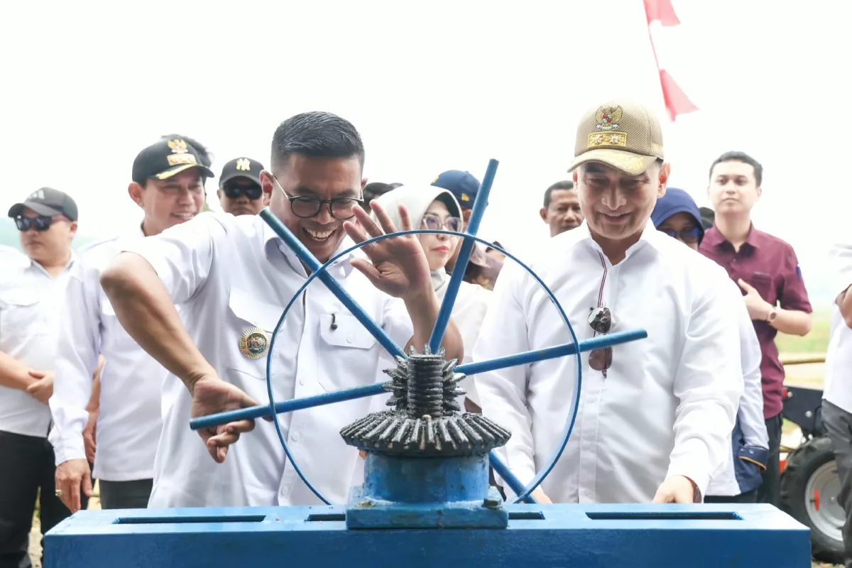 Belum Genap Dua Tahun Memimpin, Gubernur Andra Soni Resmikan Tujuh Daerah Irigasi