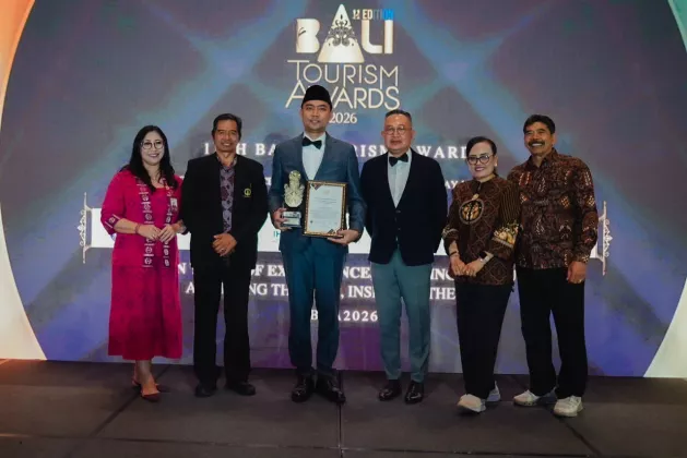 Menag Raih Penghargaan Bali Top Hospitality Leader in Religious Tourism Development.