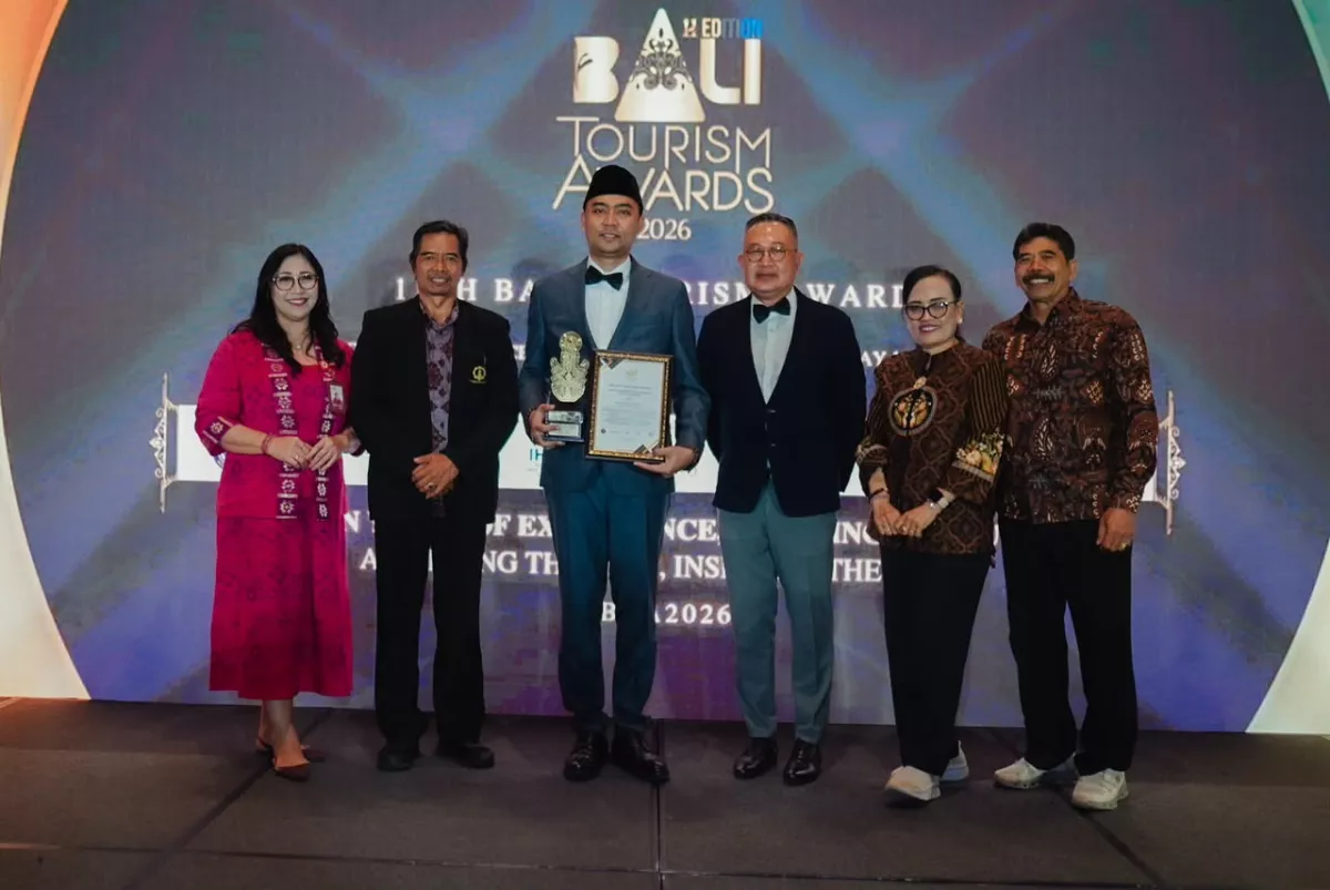 Menag Raih Penghargaan Bali Top Hospitality Leader in Religious Tourism Development.