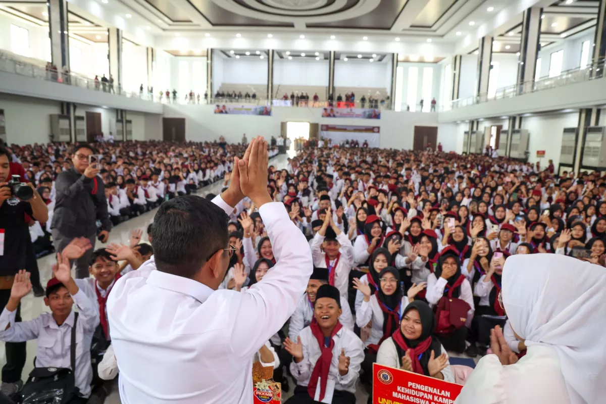 Memotivasi 4.966 Mahasiswa Baru Uniba, Gubernur Banten Andra Soni Dorong Generasi Muda Miliki Growth Mindset