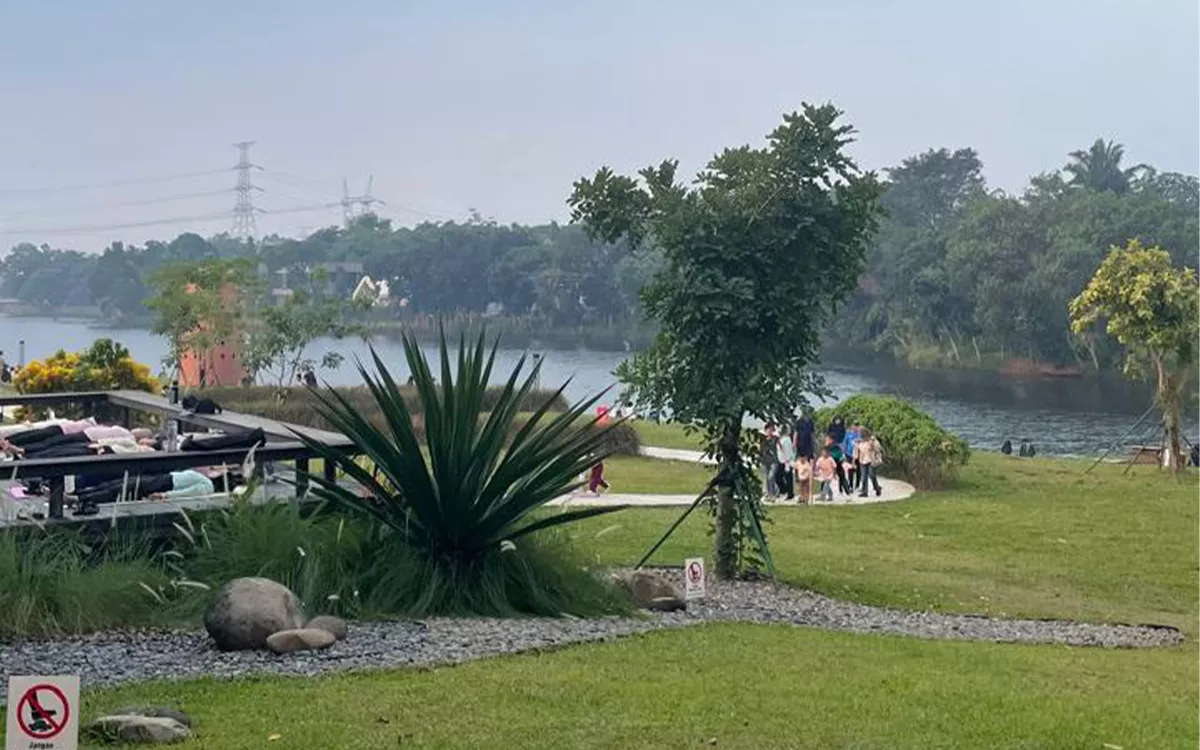 Rencana Spontan yang Berujung Menikmati Senja di Tepi Danau
