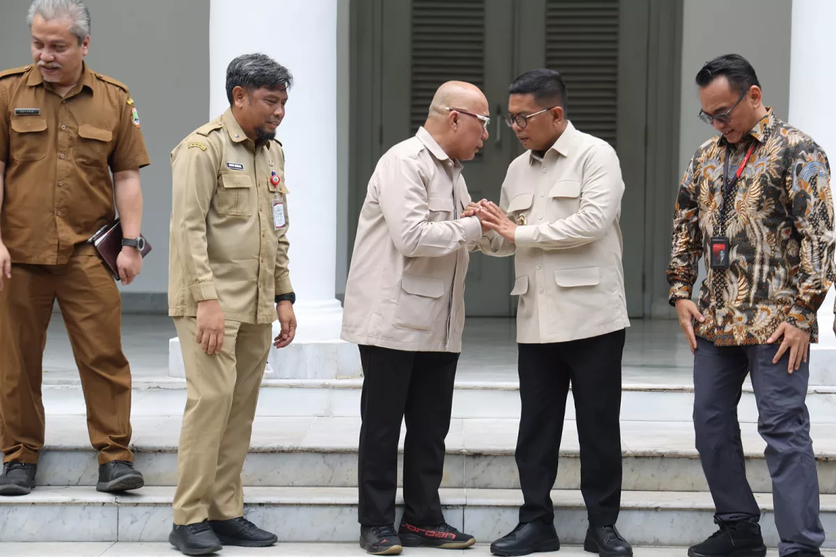 Gubernur Banten Andra Soni Minta Penataan Kabel SJUT Selaras dengan Program Indonesia Asri