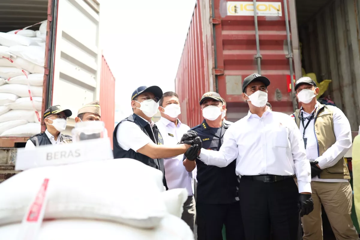 Menkeu Tegaskan Beras Ilegal Nodai Swasembada, Mentan Amran: 115 Juta Petani Dirugikan