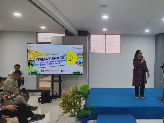 ITPLN Ajak Sivitas Fasih Berbahasa Inggris Lewat Musik dan Nyanyi