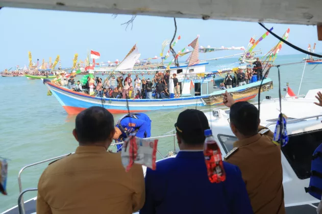 Lestarikan Kearifan Lokal, Gubernur Banten Andra Soni Serap Aspirasi Nelayan di Tasyakuran Laut Sidamukti