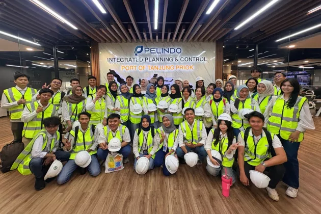 Mengintip Dapur Pelabuhan! Peserta MAGENTA Tur Eksklusif dari Control Room hingga Lapangan IPC TPK