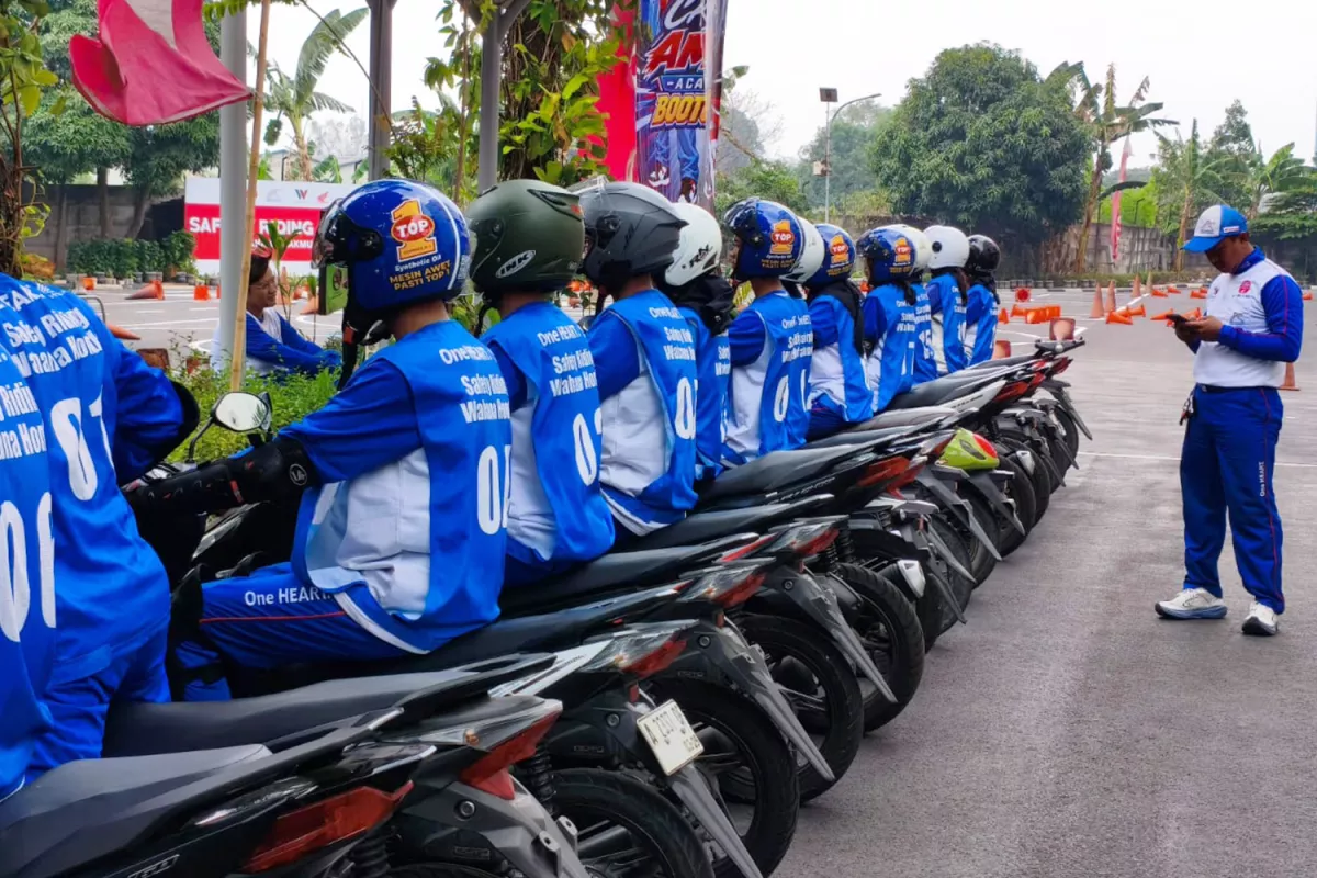 Guru dan Siswa Adu Kompetensi Keselamatan Berkendara di Cari_Aman Academy Bootcamp