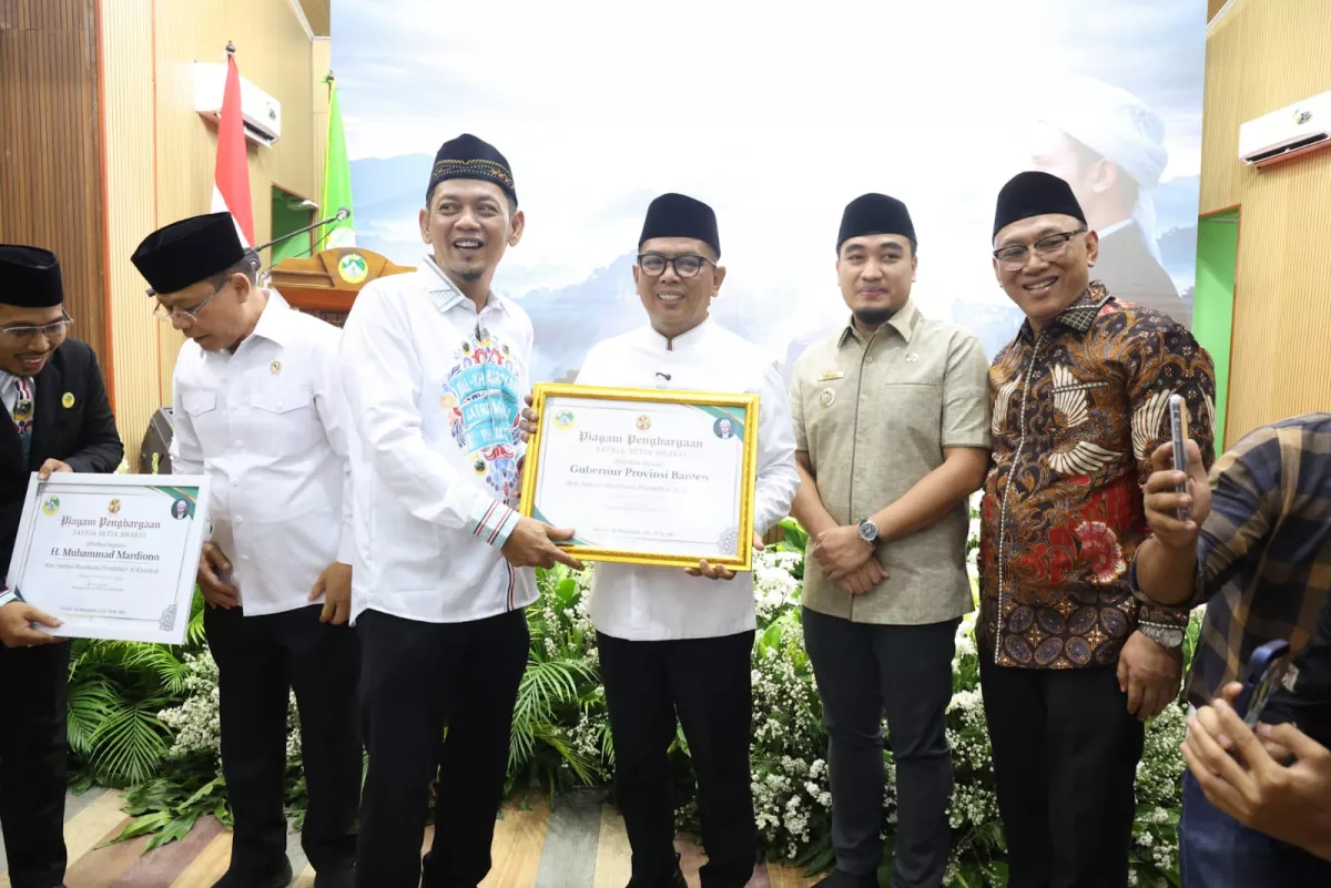 Sukses Perluas Akses Pendidikan di Banten, Gubernur Andra Soni Diganjar Penghargaan Satya Setia Bakti dan Dorong Mengaji Jadi Muatan Lokal