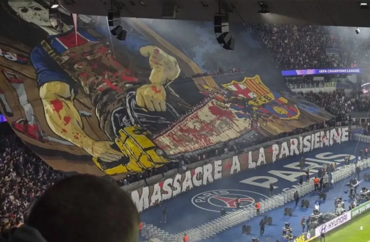 Barcelona Laporkan PSG ke UEFA Gegara Tifo Gergaji Mesin Berdarah di Tribun
