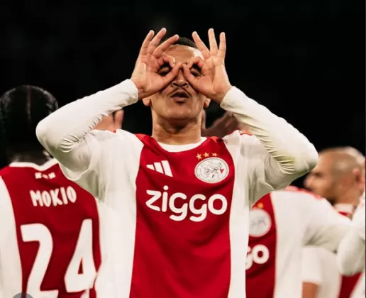 Maarten Paes Cadangan, Ajax Amsterdam Kalahkan Atalanta 2-0 di Liga Conference
