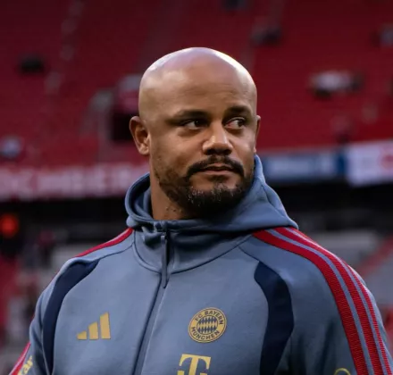 Kabar Buruk Menghampiri Bayern Munchen: Vincent Kompany Kolaps di Lapangan dan Dilarikan ke Rumah Sakit