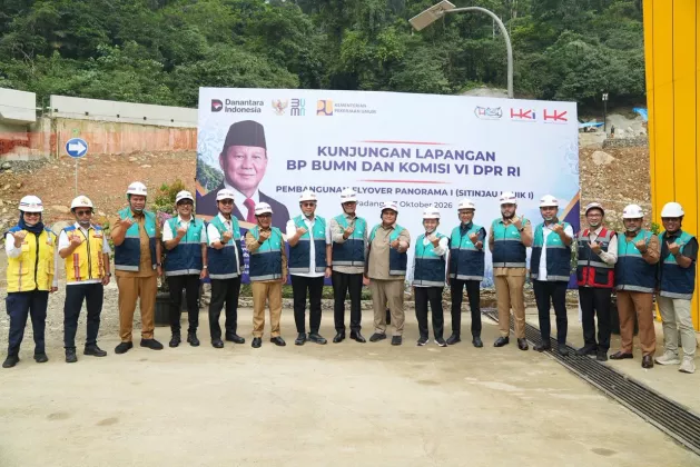 Kepala BP BUMN dan Komisi VI DPR Tinjau Progres Flyover Sitinjau Lauik