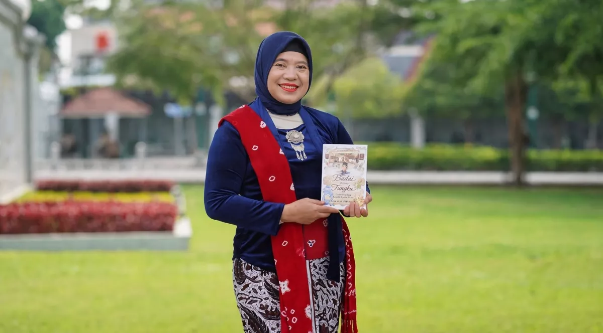 Abadikan Perjalanan Sampan Bujana Sentra, Wiwiek Rilis Buku 'Badai dalam Tungku'
